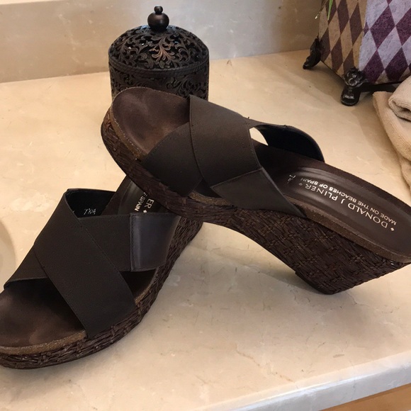 Donald Pliiner wedge Sandles - Picture 1 of 3